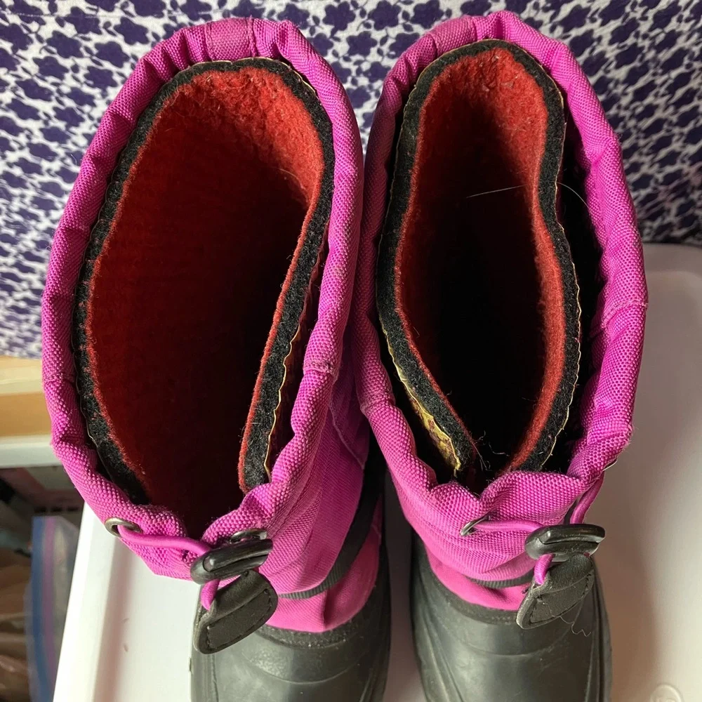Kamik Girl’s winter snow boots purple insulated adjustable openings girls size 4